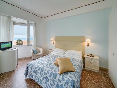 hotelcarltonbeach it offerta-speciale-hotel-per-adunata-nazionale-alpini-a-rimini 029