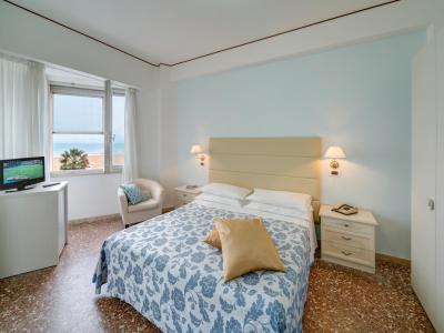 hotelcarltonbeach it offerta-speciale-hotel-per-adunata-nazionale-alpini-a-rimini 030