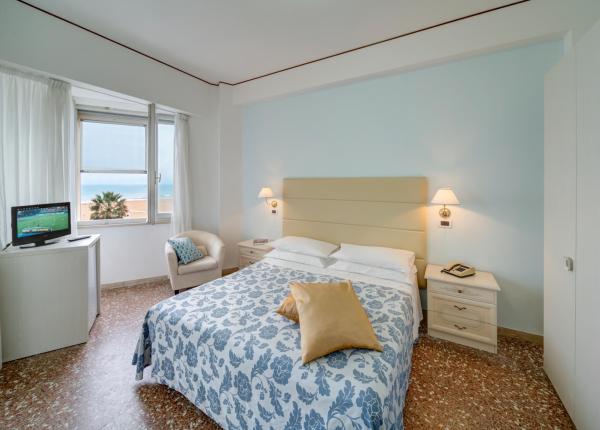 hotelcarltonbeach it offerta-speciale-hotel-per-adunata-nazionale-alpini-a-rimini 025